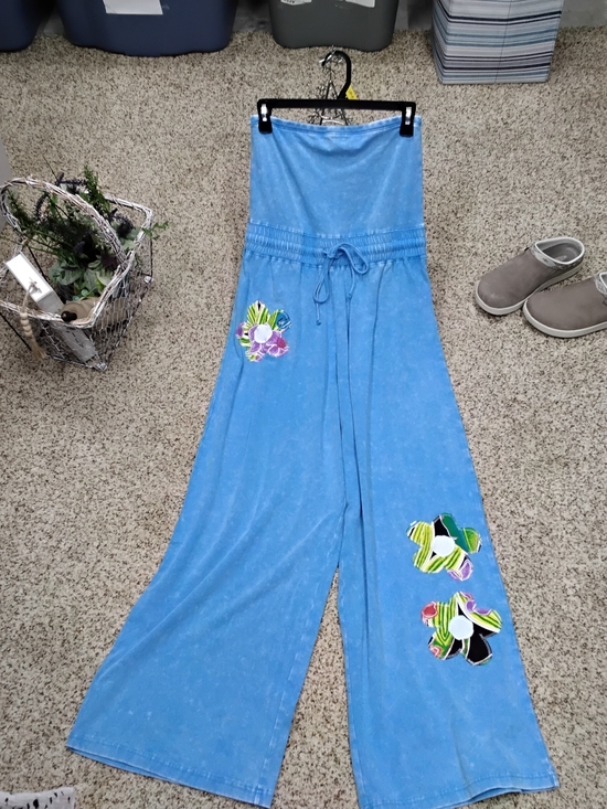 Zenana Signature Pants - 3982 Size Small High-Waist Sky Blue Wide-Leg Jumpsuit with Floral Patch Details